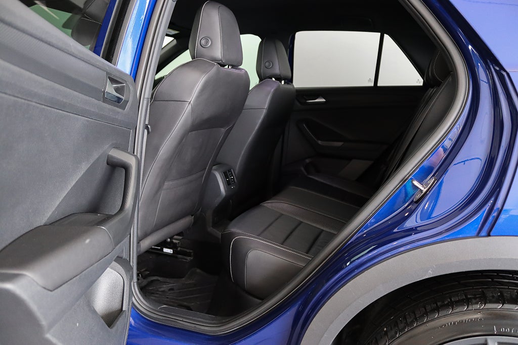 Volkswagen T-Roc R 2.0 TSI Akrapovic 4M Cockpit Beats Drag