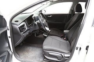 Halvkombi Kia Rio 11 av 24
