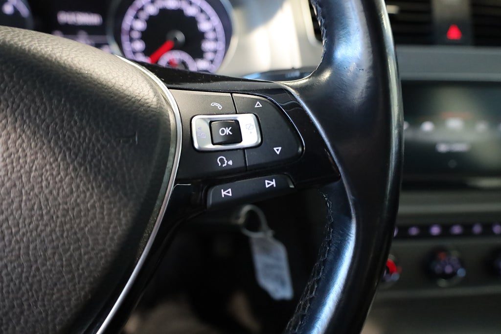 Volkswagen Golf 5-dörrar 1.6 TDI  4Motion Drag Värmare Blåtand Carplay 2016
