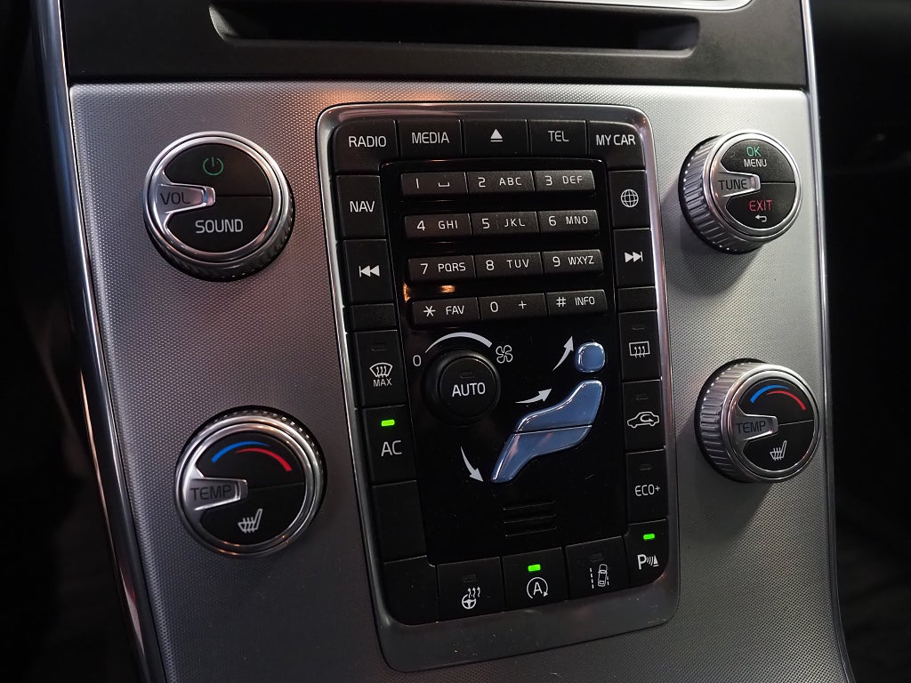 Volvo V60 Cross Country D4 Geartronic 190hk Summum Värmare Skinn P-Sen 2017