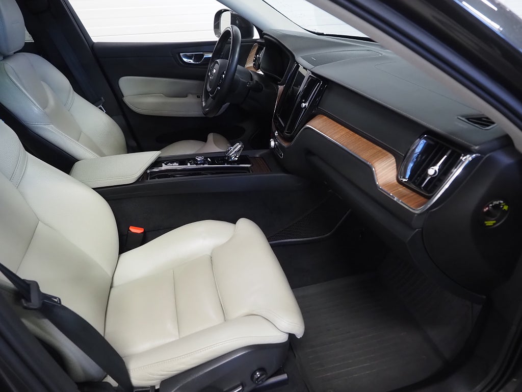 Volvo XC60 Recharge T8 392hk AWD Inscription Drag|Pano|H/K|Kamera 2020