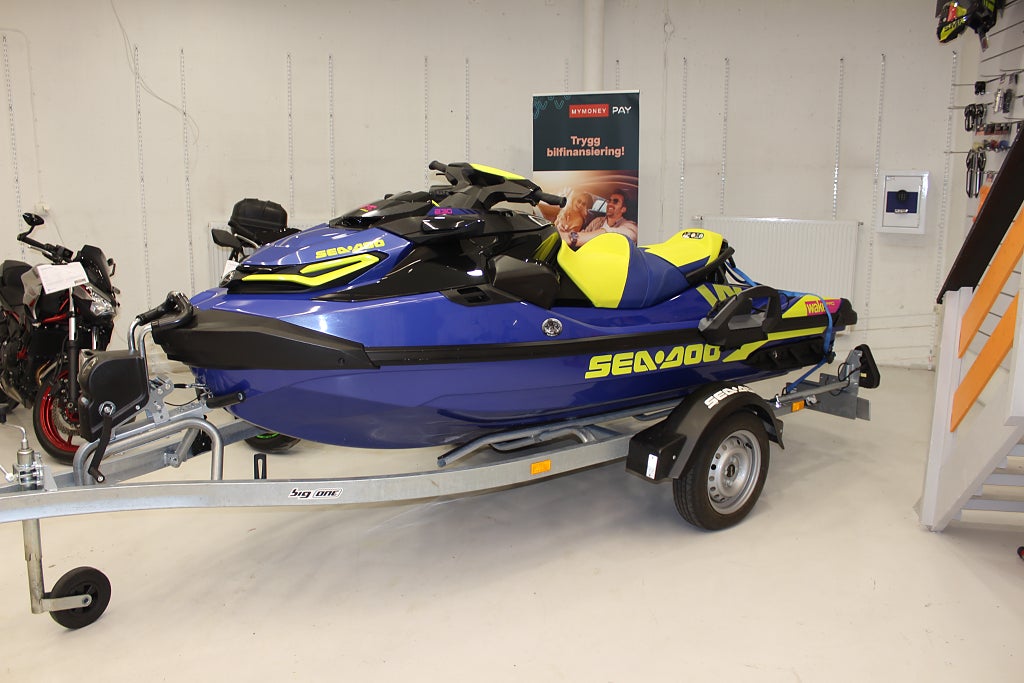 BRP Sea-Doo Wake Pro 230 Blue & Yellow