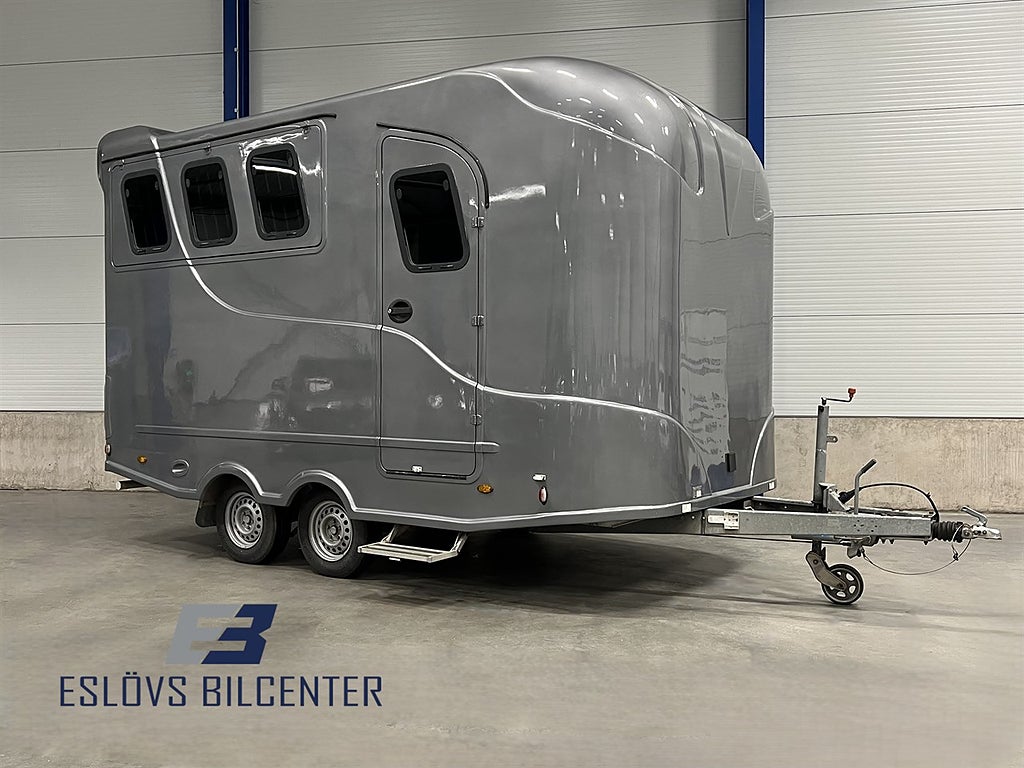 Steinsberger STF  Hästsläp  3 hästar och bodel / Våningssäng / Dus