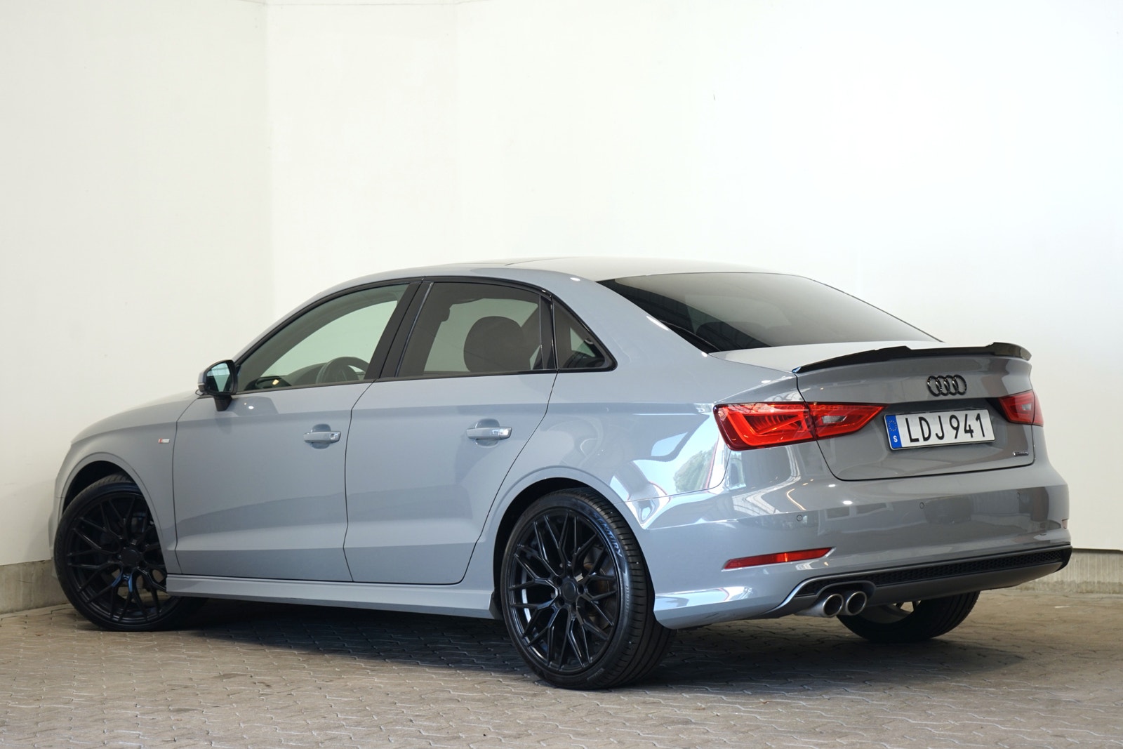 Audi A3 Sedan 2.0 TDI quattro Ambition Manuell Taklucka 150hk 2016 - miniatyr 3