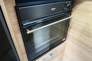 Husbil-halvintegrerad Adria Matrix Supreme 687 SL 22 av 35