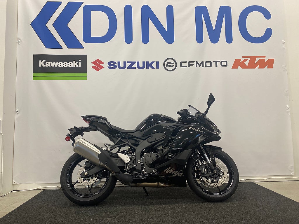 Kawasaki ZX-4R "Fabriksny hoj för omgående leverans"