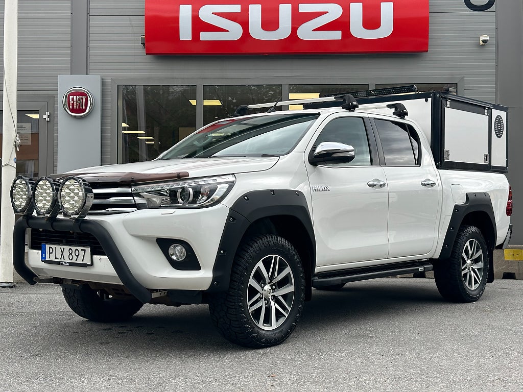 Toyota Hilux 2.4 AWD | Hundkåpa | Jaktbil| Frontbåge med extraljus