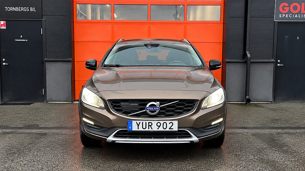 Volvo V60 Cross Country D4 AWD Classic Plus | Vinterhjul | 1 ägare