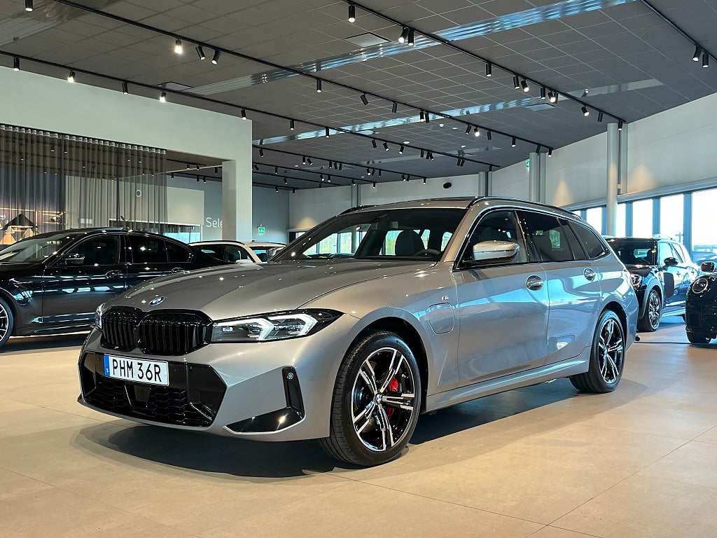 BMW 330e xDrive Touring M sport pro HK Pano Head Up 360 4,95%