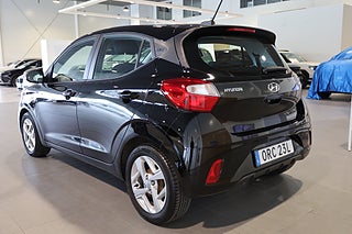 Halvkombi Hyundai i10 3 av 24