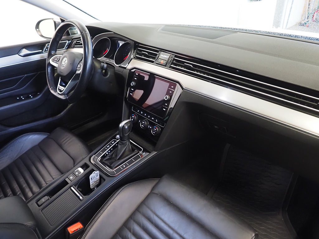 Volkswagen Passat Alltrack 2.0 TDI 4Motion Executive D-Värm Skinn Drag Navi IQ