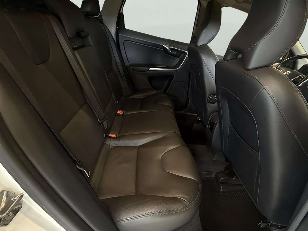 Volvo XC60 T5 Geartronic Momentum Panorama Skinn B-Kamera 3 Ägare - miniatyr 15