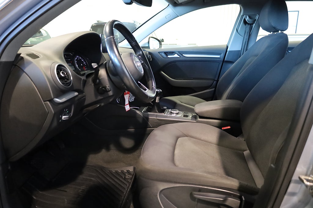 Audi A3 116hk Sportback 1.0 TFSI Comfort Drag PDC Blåtand 2017