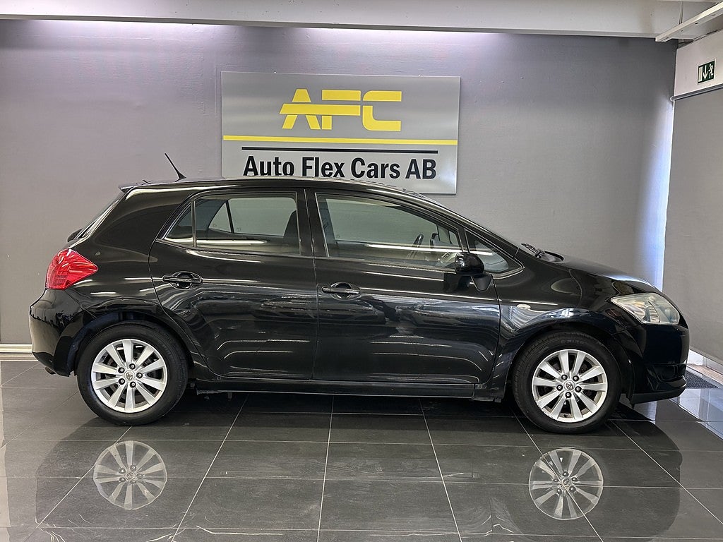 Toyota Auris 5-dörrar 1.6 Dual VVT-i Nybesiktad | Nyckelfri | S+V