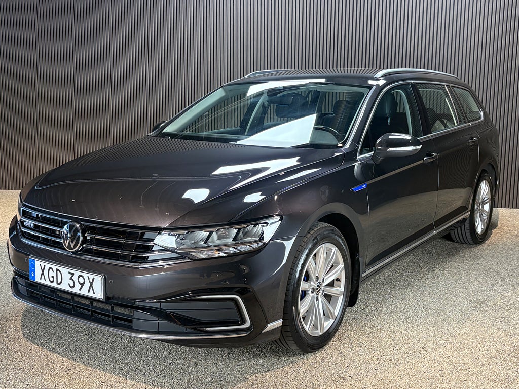 Volkswagen Passat Sportscombi GTE | Värmare | Kamera | Nyservad | Navi 