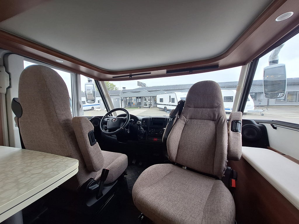 LMC Explorer Sportline I 675 G Långbädd, Alde, Solcell