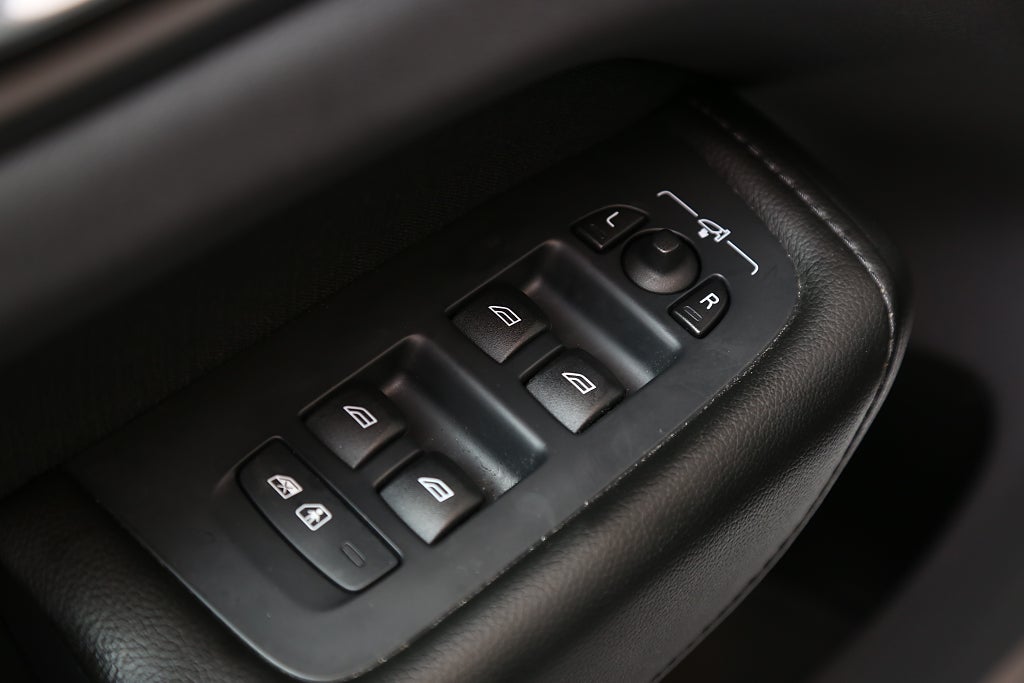 Volvo XC60 Recharge T6 340hk AWD Momentum Pano Drag Leasbar 2021