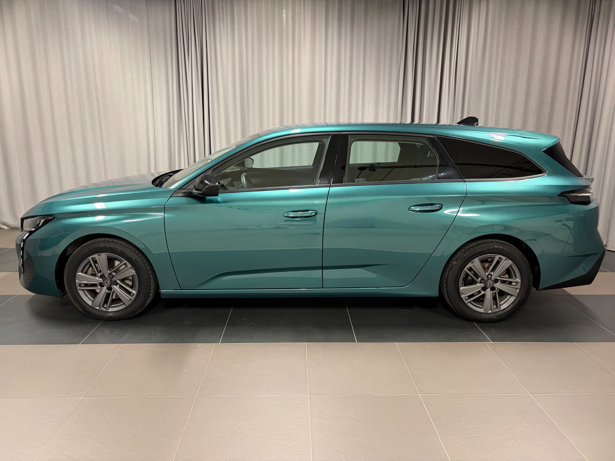 Peugeot 308 2022, photo 2/44