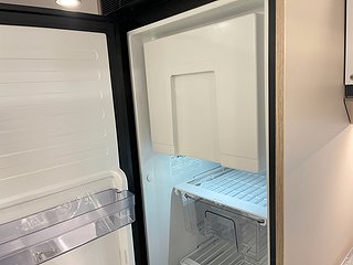 Husbil-halvintegrerad Adria COMPACT SUPREME DL 18 av 23