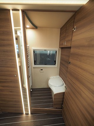 Husbil-integrerad Knaus Sun I 900 LEG 16 av 28