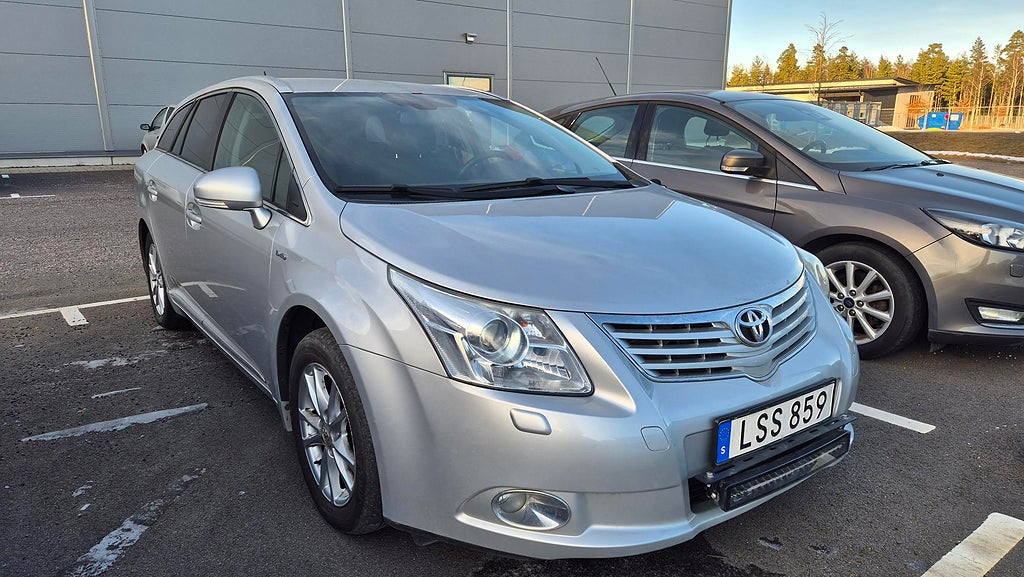 Toyota Avensis Kombi 2.0 D-4D Business EU5 Nyservad Nybes GPS