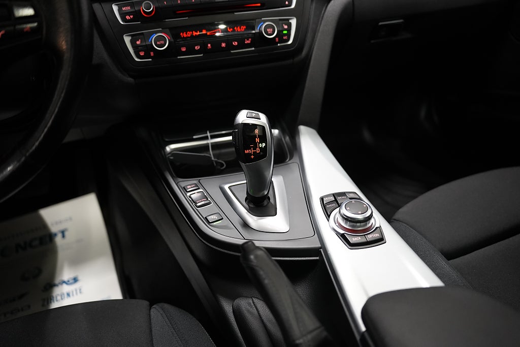 BMW 320D xDrive Touring 184hk Sport HIFI Panorama Farthållare