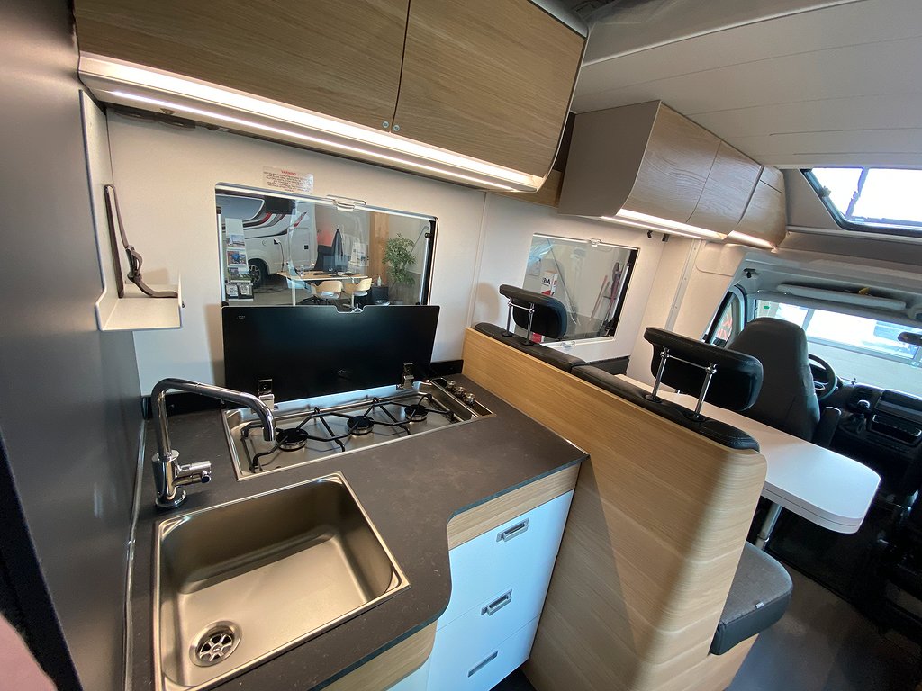 Adria Matrix Plus 670 SL / ALDE / Taksäng / 5 bältad / Auto - Adria