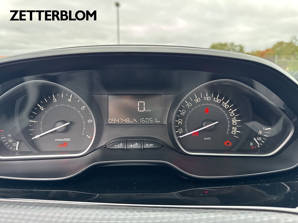 Halvkombi Peugeot 208 11 av 15