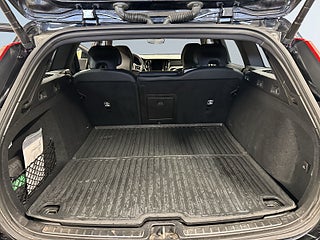 Volvo V60 Recharge T8 AWD Plus Dark R-Design MOMS/1Ägare/Drag/S&V – bild 12