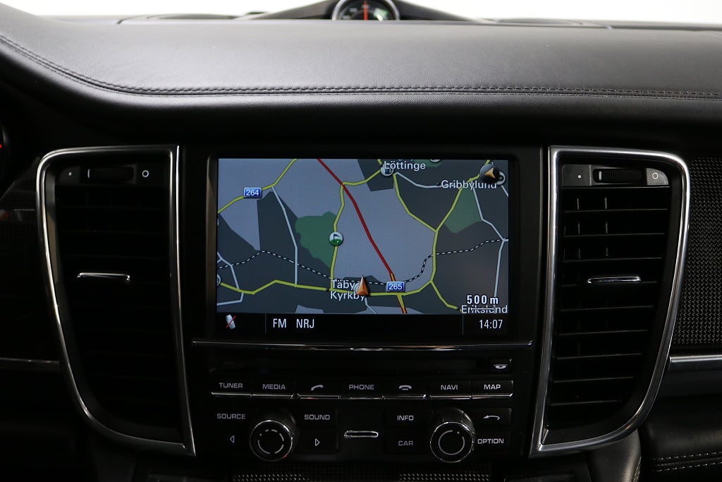 Porsche Panamera 2012 - miniatyr 16