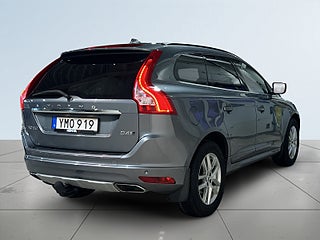 Volvo XC60 D4 AWD Classic Momentum Drag Pvärm Pano Kamera GPS SoV – bild 6