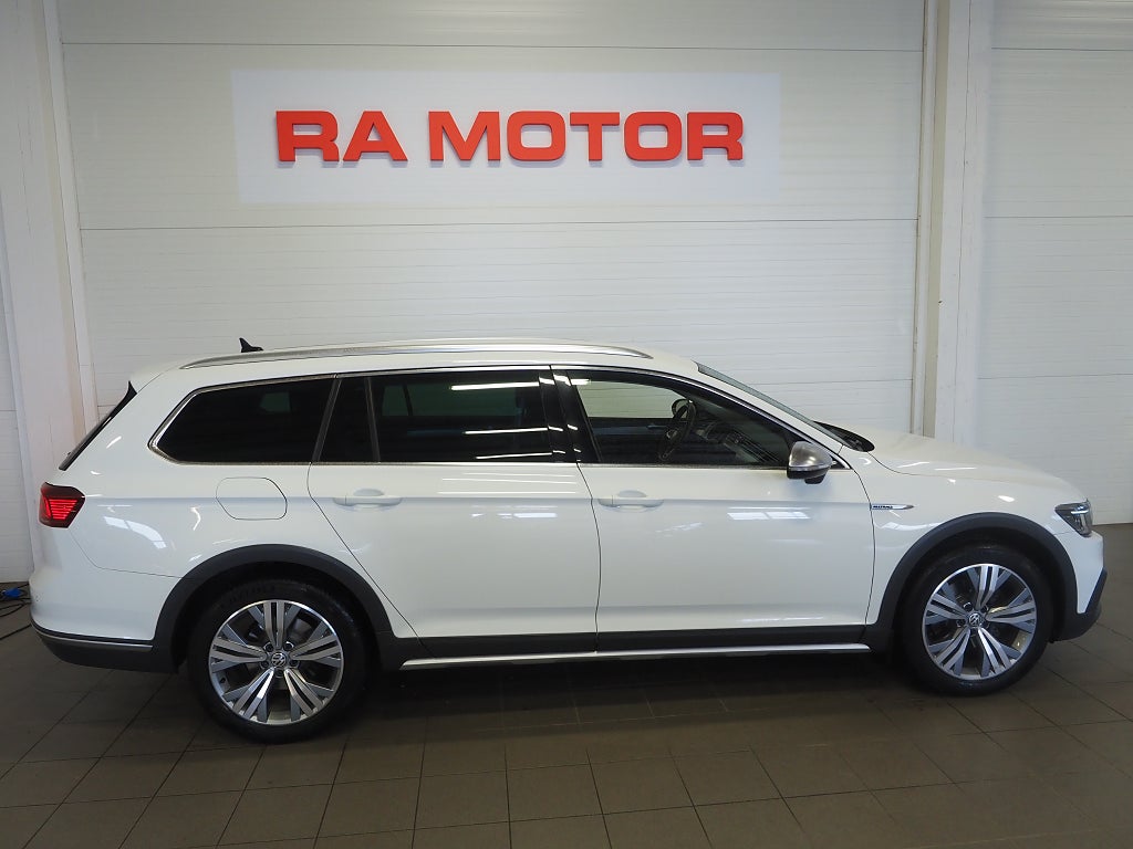 Volkswagen Passat Alltrack 2.0 TDI 4Motion Executive D-Värm Skinn Drag Navi 2020