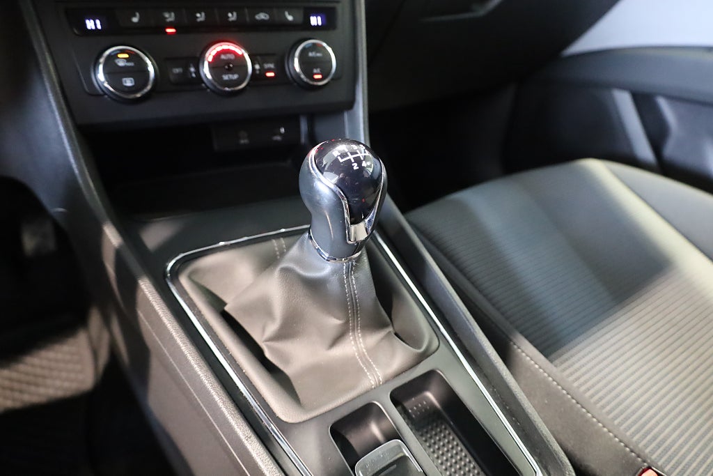 Seat Leon ST 1.6 TDI Style Drag M-Värme PDC Blåtand 2019