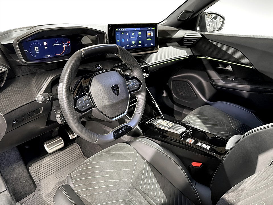 Bild på Peugeot 2008 GT 1.2 PT 130hk Aut - PL 24 månader/2000 mil