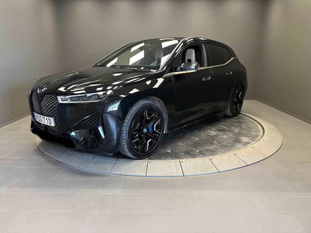 BMW iX 50 Comfort, Sportline LaserLight HK Ljud Dragkrok