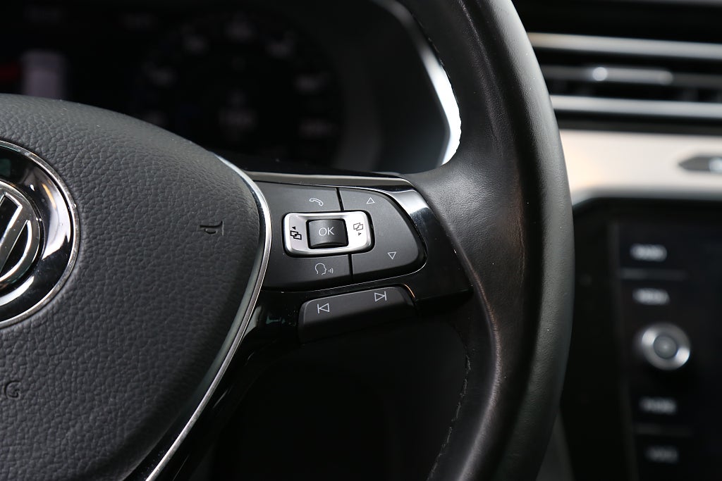 Volkswagen Passat TDI 190hk 4M Executive R-Line Drag Värmare 2018