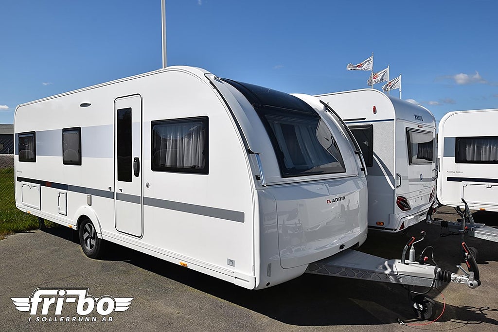 Adria 613 UL Adora, Långbäddar