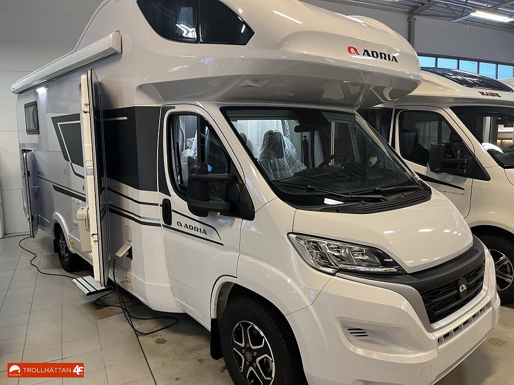 Adria Coral XL Axess 660 SL *Går att få på 3500kg*