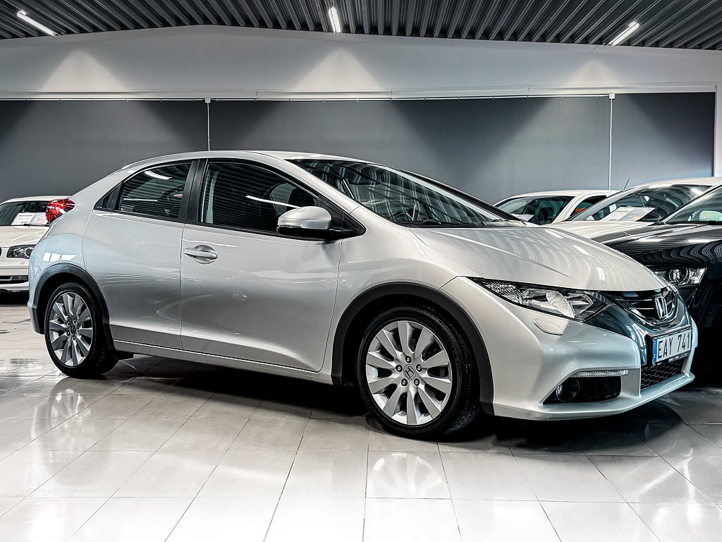 Honda Civic 1.8 i-VTEC Sport Nyservad Nybesiktigad kamera 6066Mil!!