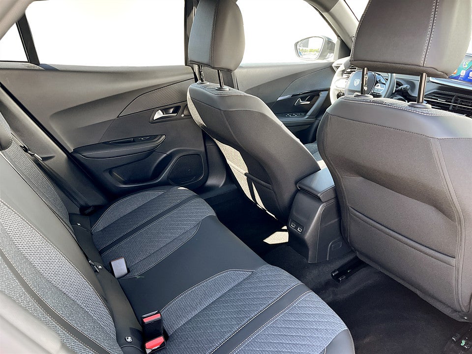 Bild på Peugeot 2008 Allure 1.2 PT 130hk Aut B-KAMERA CARPLAY