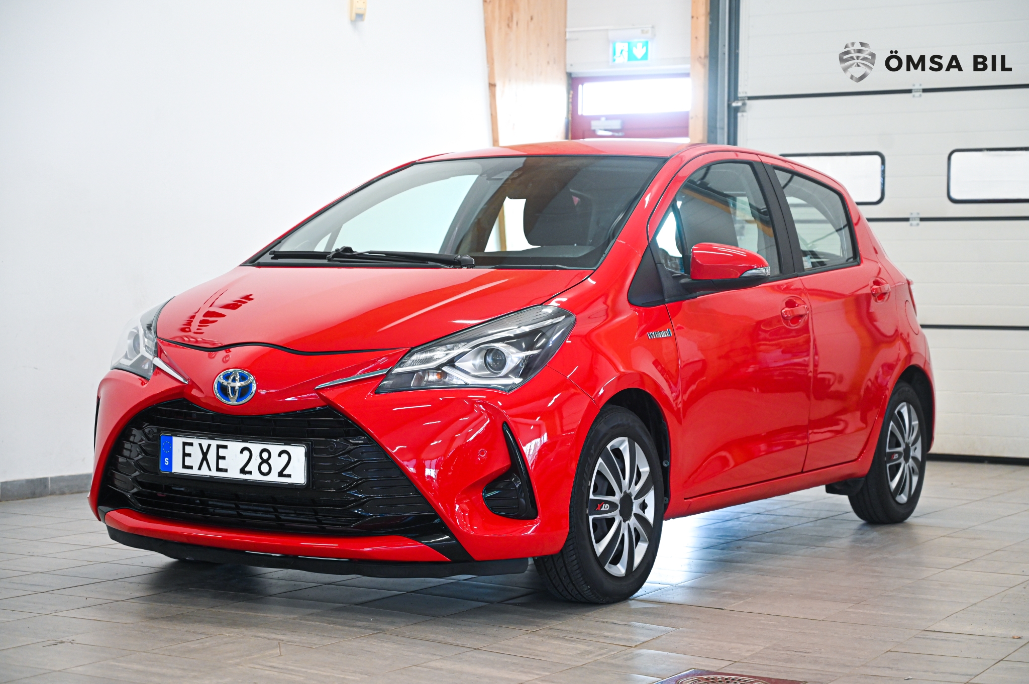 Toyota Yaris Hybrid e-CVT Life Euro 6 2017, kuva 2/46