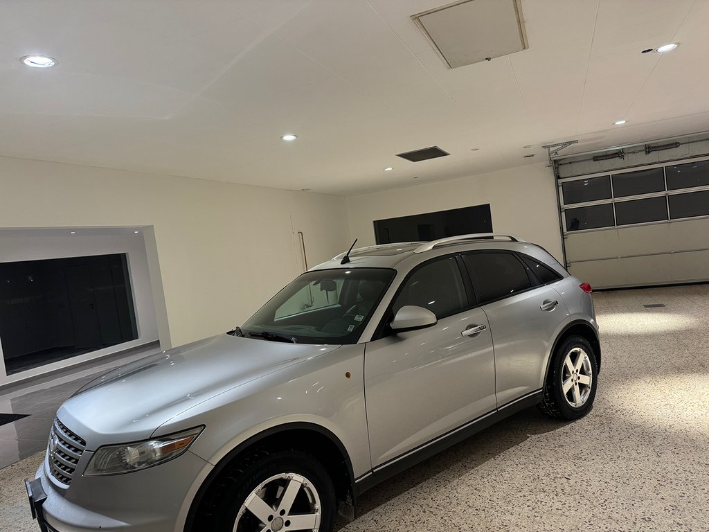 Infiniti FX45  4.5 V8 AWD automat välvårdad 