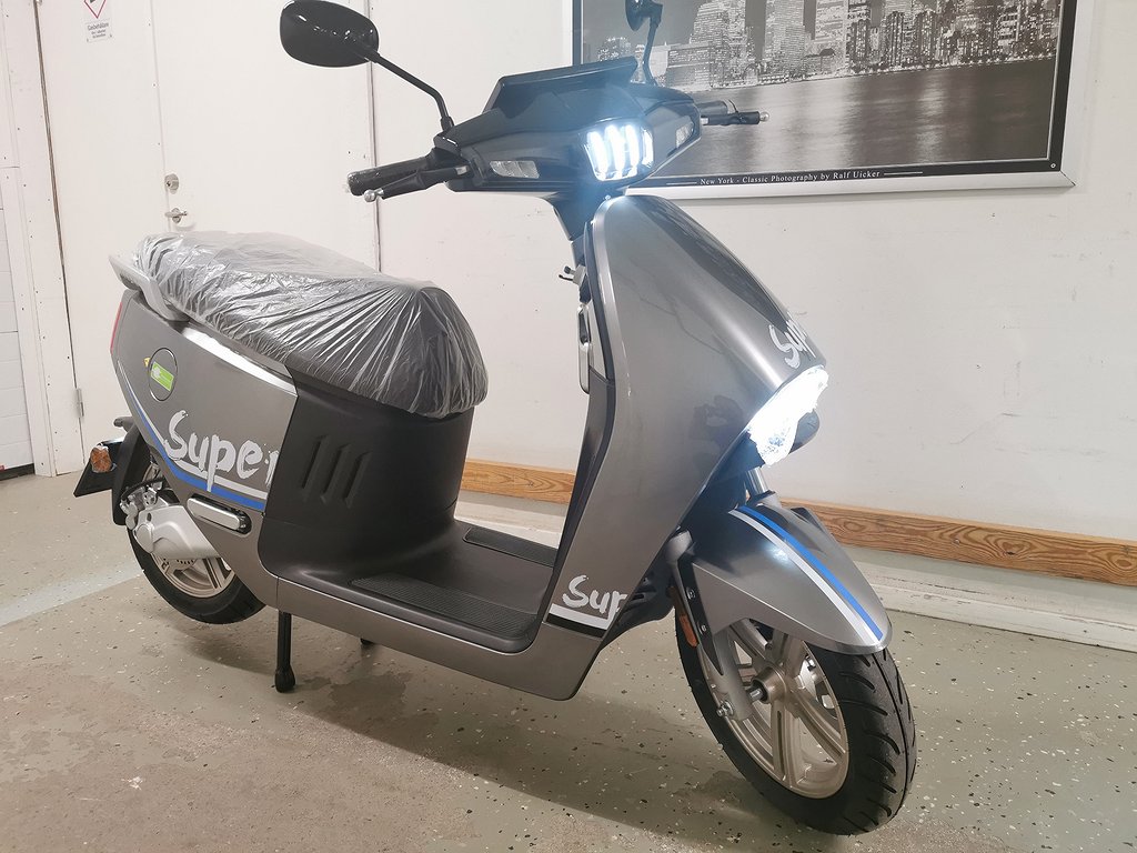 ELHÄSTEN el scooter A1, max 85km/h Bytbil.com
