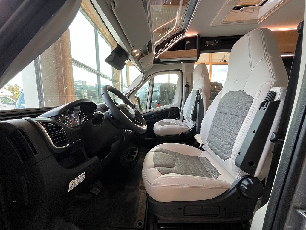Adria Twin 640 SLB (60Y) / Långbädd / B-körkort / Automat - Adria