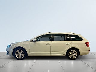 Skoda Octavia Kombi 1.8 TSI 4×4 Drag/P-sens/AdaptivFart/MoK-värm – bild 4