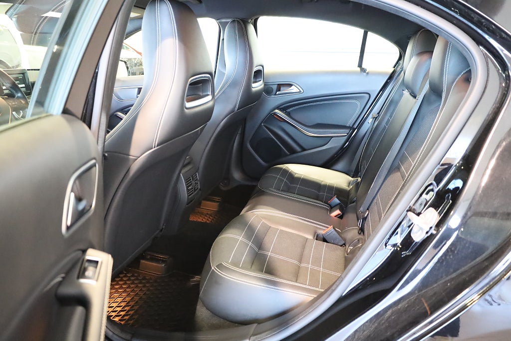 Mercedes-Benz A 180 7G-DCT Urban Kamera Blåtand Bi-Xenon 2015
