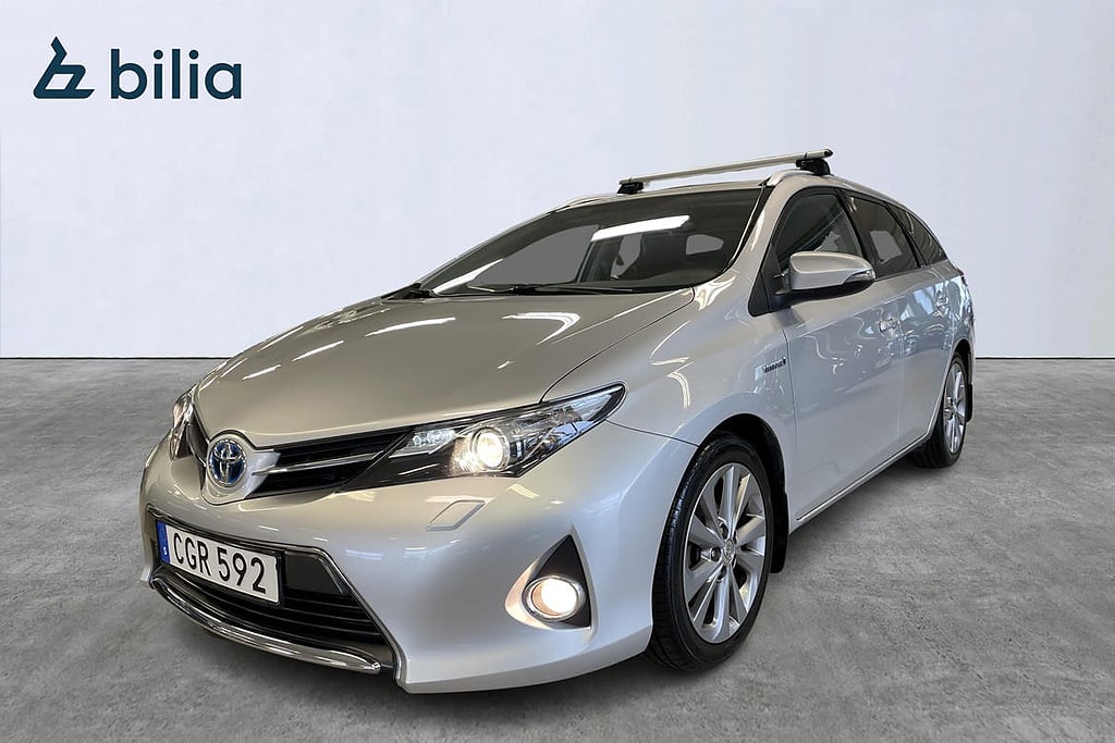 Toyota Auris Touring Sports Hybrid Ny Besiktad / V-Hjul Dubb / Motor Kupévärm