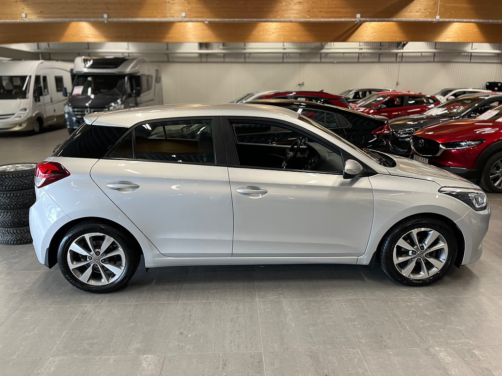 Hyundai i20 1.4 Automat 101hk Premium / V-hjul / Blåtand / P-sensor