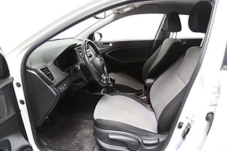 Halvkombi Hyundai i20 10 av 21