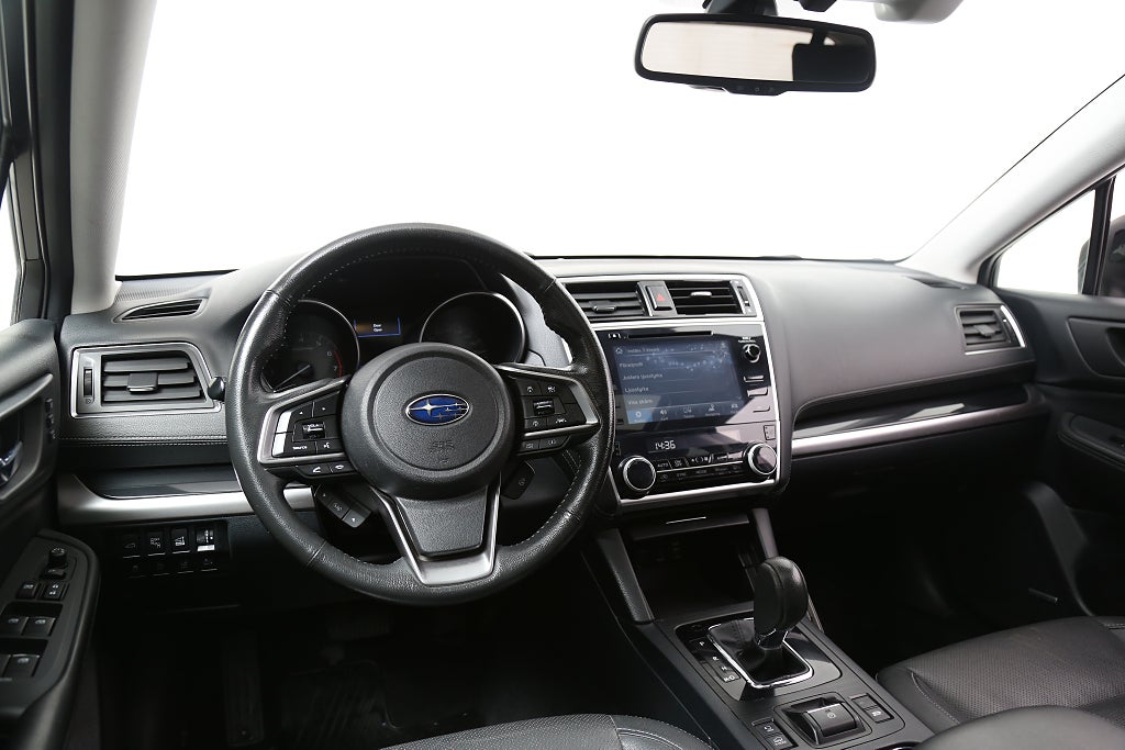 Subaru Outback 2,5i 175hk Summit AWD Taklucka H/K Skinn Motorv Drag 2018